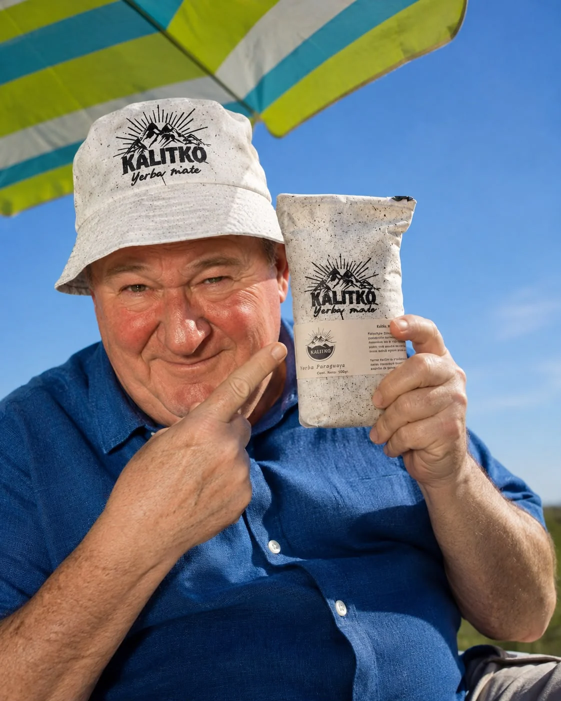 Campaña actual de Kalitko: hombre con sombrero de la marca que sostiene un paquete de yerba bajo una sombrilla colorida